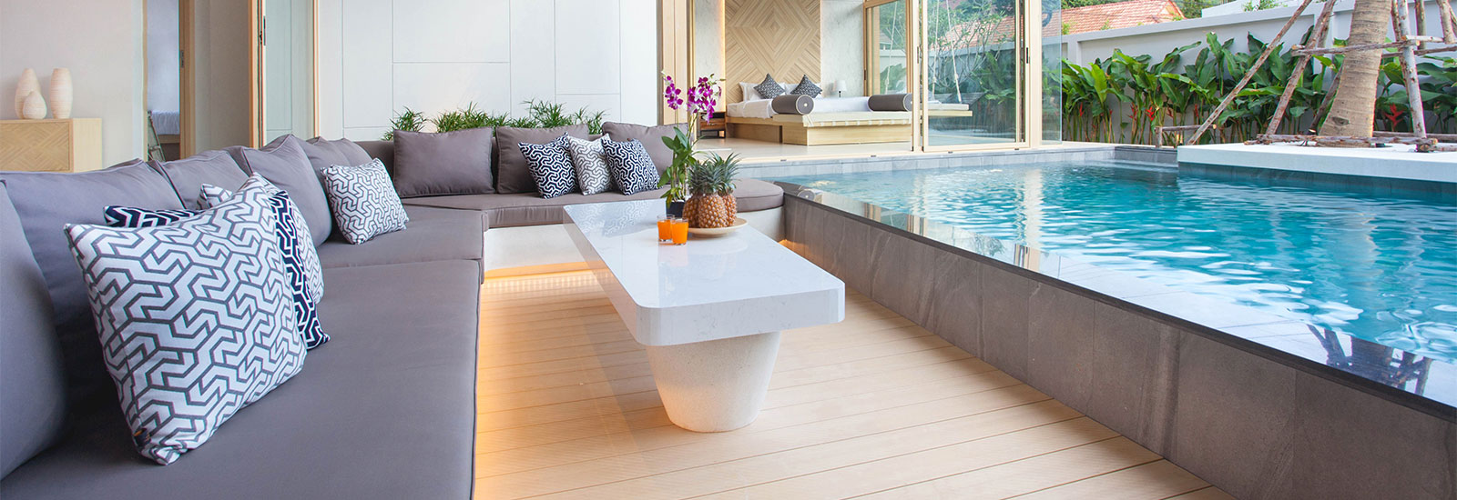 Modern Home Patio with Swiming Pool